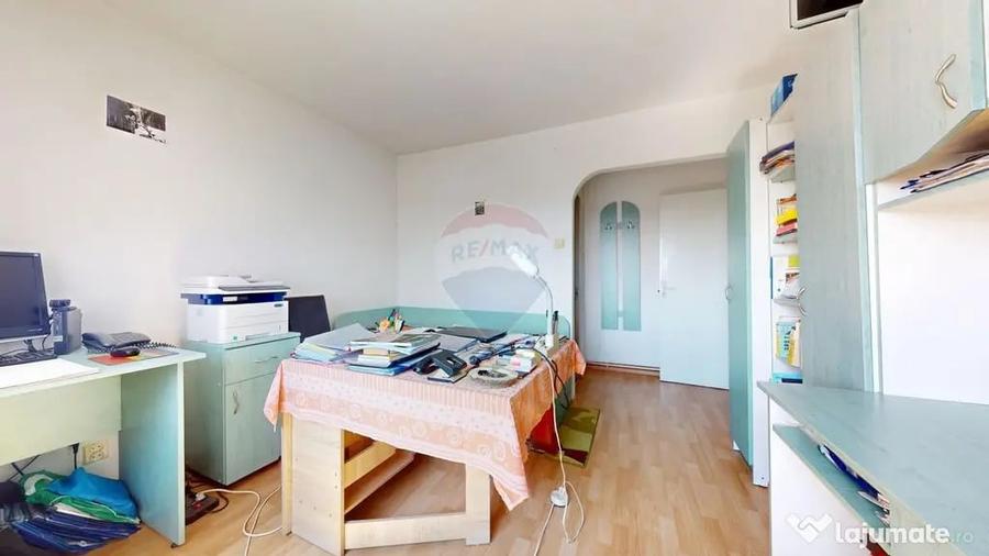 Apartament cu 3 camere decomandat în Central