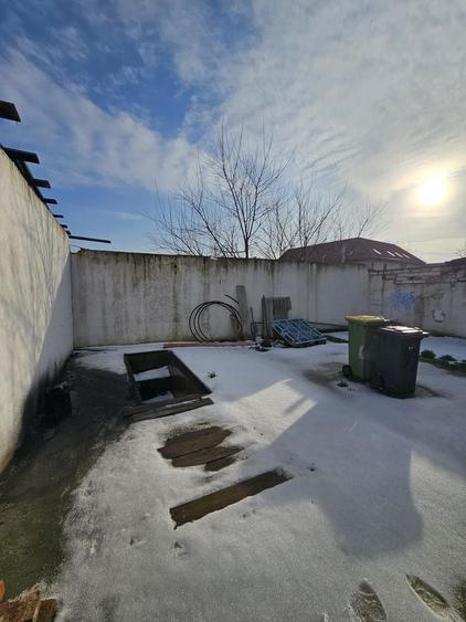 Casă individuală cu 6 camere cu Canalizare în Episcopia Bihorului