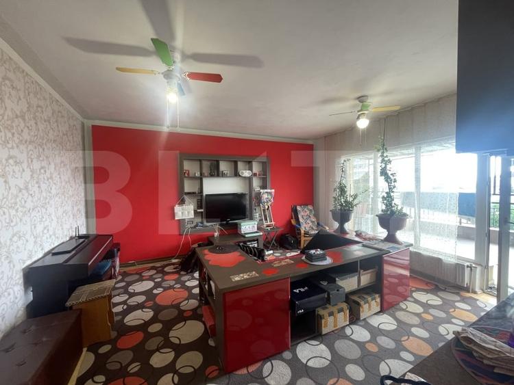 Apartament cu 3 camere semidecomandat, mobilat în Zorilor