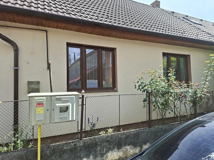 Casă cu 2 camere cu Teren 335 Mp în Central