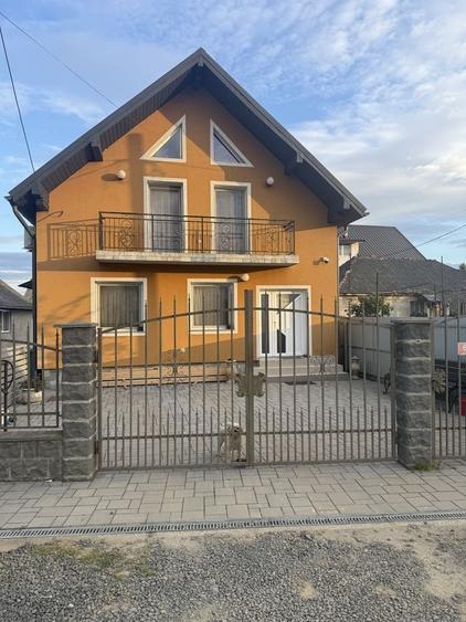 Casă cu 4 camere în Central