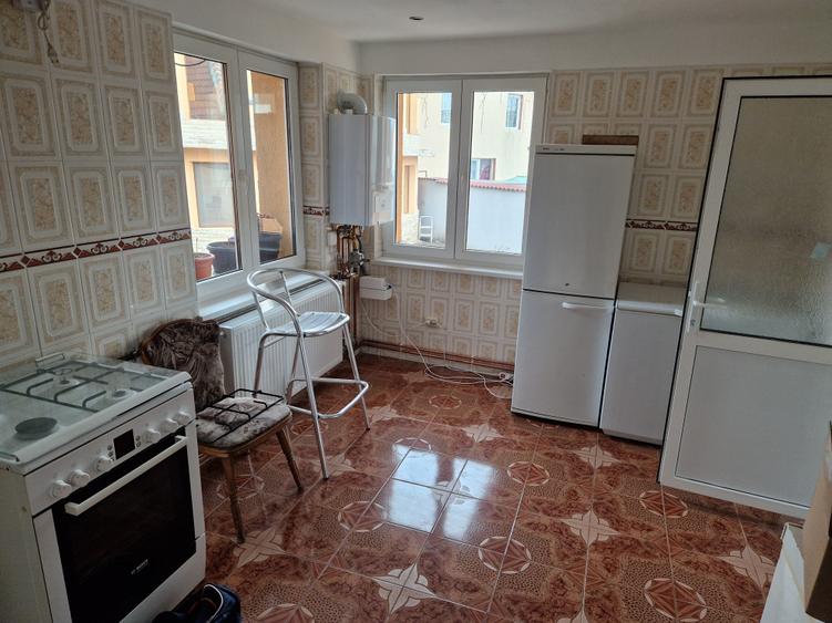 Casă individuală cu 4 camere cu Canalizare în Sânpetru