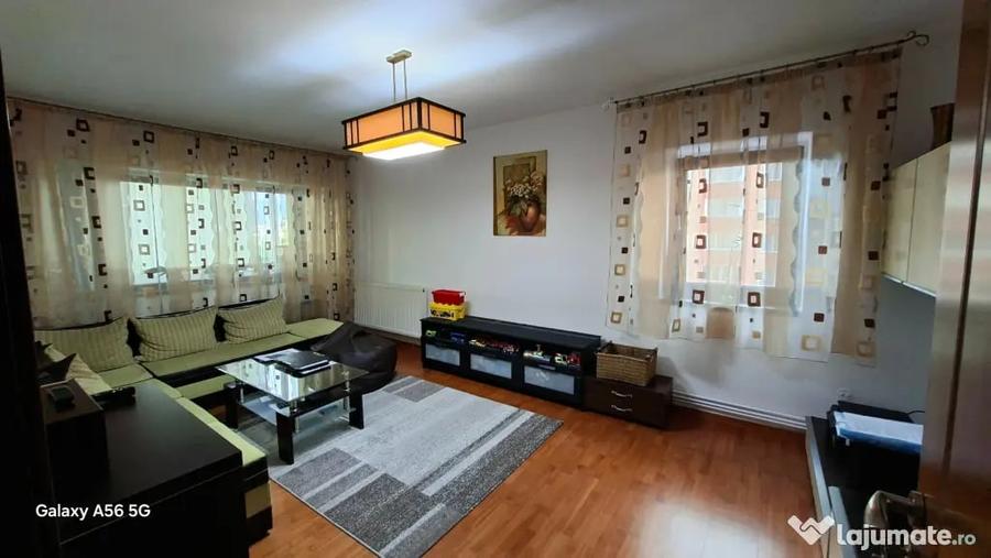 Apartament cu 3 camere decomandat în Scriitorilor
