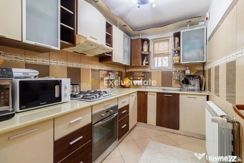 Casă cu 7 camere cu Teren 2000 Mp în Periș