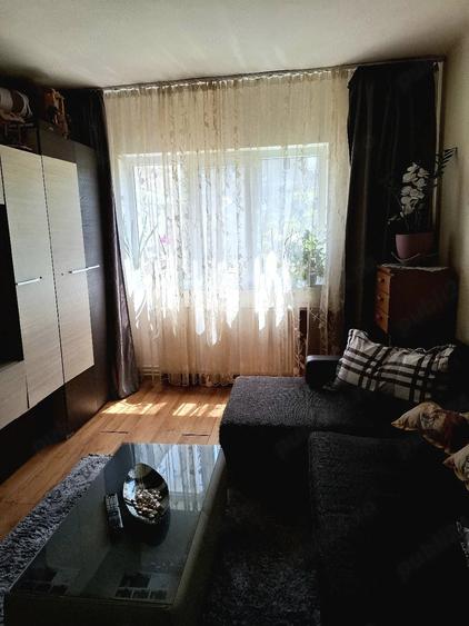 Apartament cu 3 camere decomandat în Lipovei