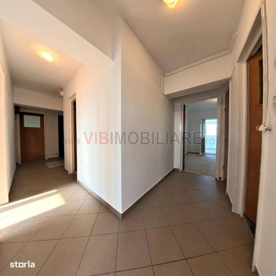 Apartament cu 4 camere decomandat în Amzei