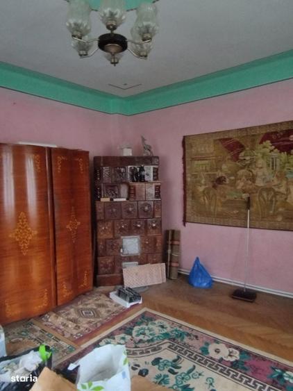 Casă cu 3 camere în Valea Roșie