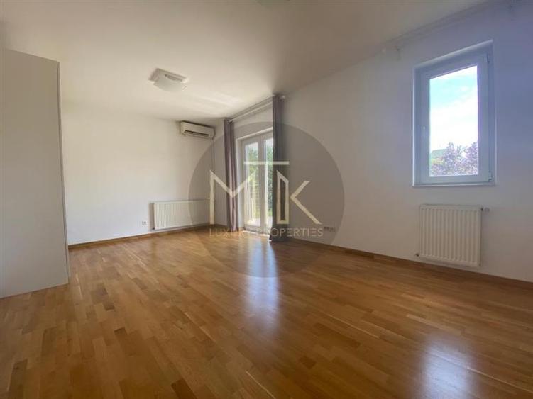 Duplex cu 6 camere cu Canalizare în Iancu Nicolae