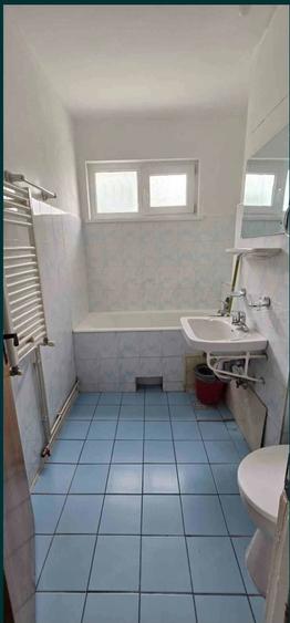 Apartament cu 2 camere semidecomandat în Centrul Civic