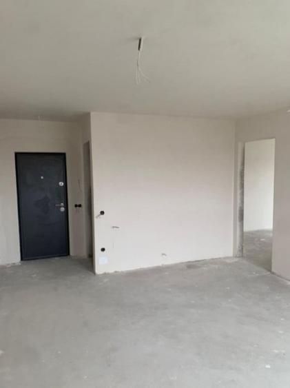 Apartament cu 3 camere semidecomandat în Florești — fotografia 2