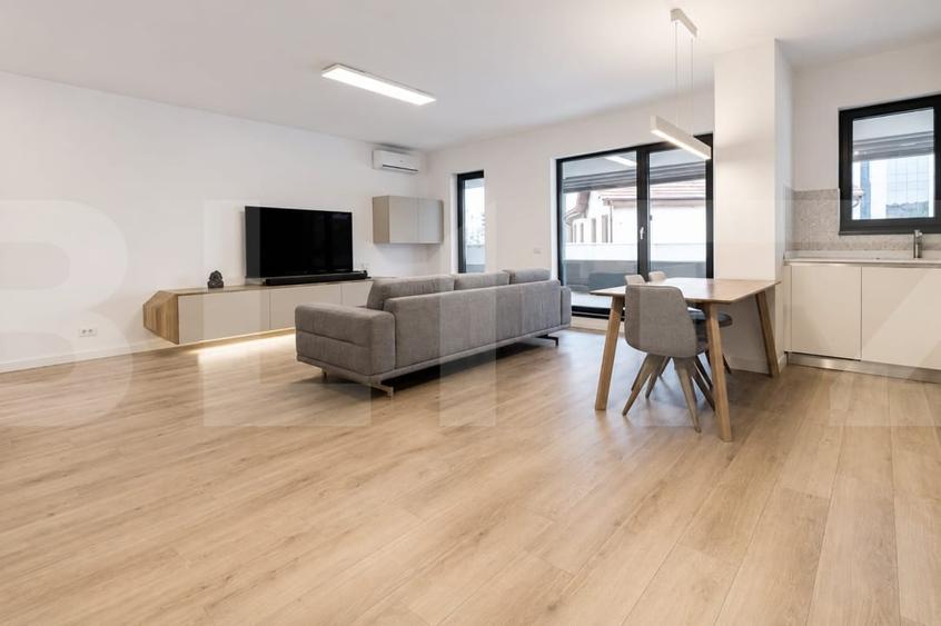 Apartament cu 3 camere semidecomandat, mobilat în Take Ionescu