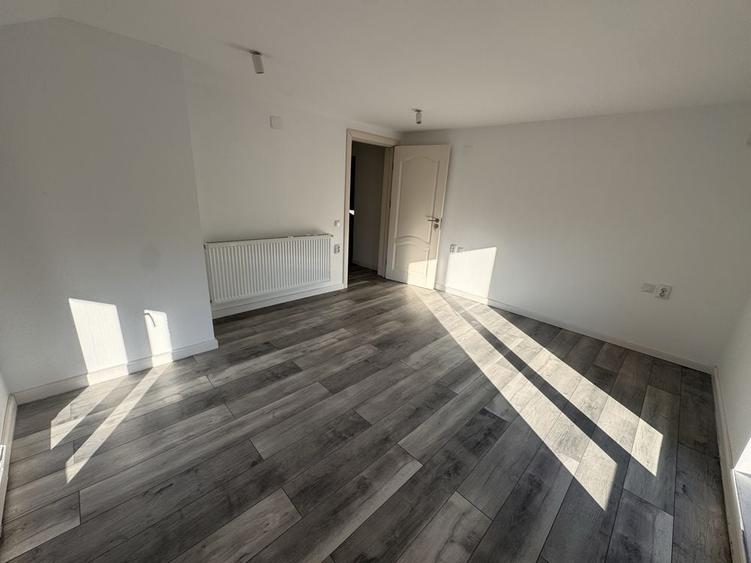 Casă cu 4 camere în Moroeni