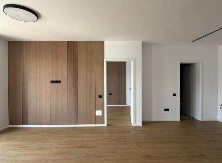 Apartament de vanzare semidecomandat ,2 camere 53mp , zona E - 1