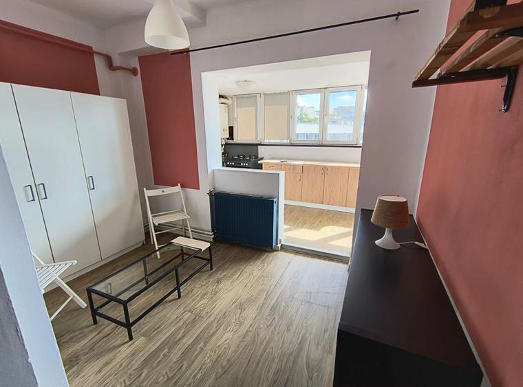Apartament cu 2 camere semidecomandat în Romană