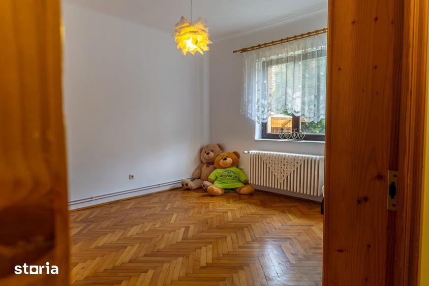 Casă cu 5 camere cu Teren 250 Mp în Unirii