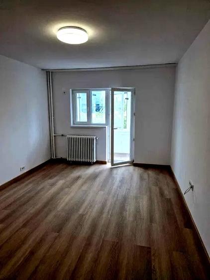 Apartament cu 3 camere decomandat, mobilat în Splaiul Unirii