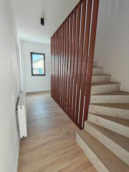 Casă cu 4 camere cu Teren 225 Mp în Prelungirea Ghencea