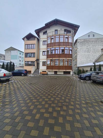 Apartament cu 3 camere decomandat în Precista