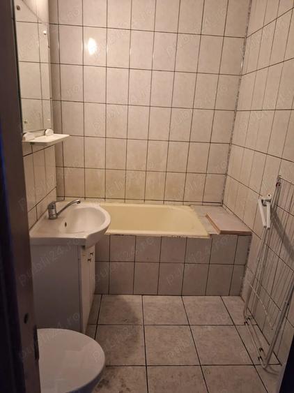 Apartament cu 3 camere decomandat în Sud