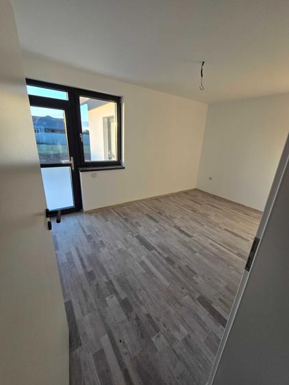 Casă cu 4 camere în Sântandrei