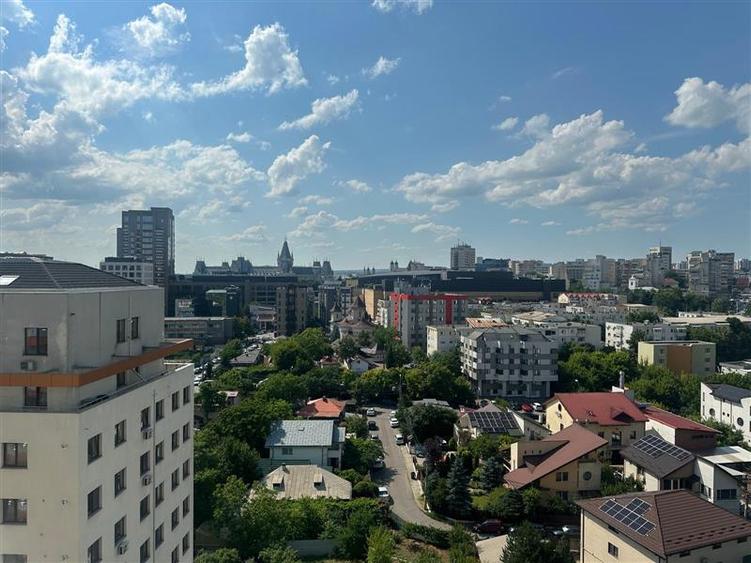 Apartament cu 4 camere decomandat, mobilat în Aeroport