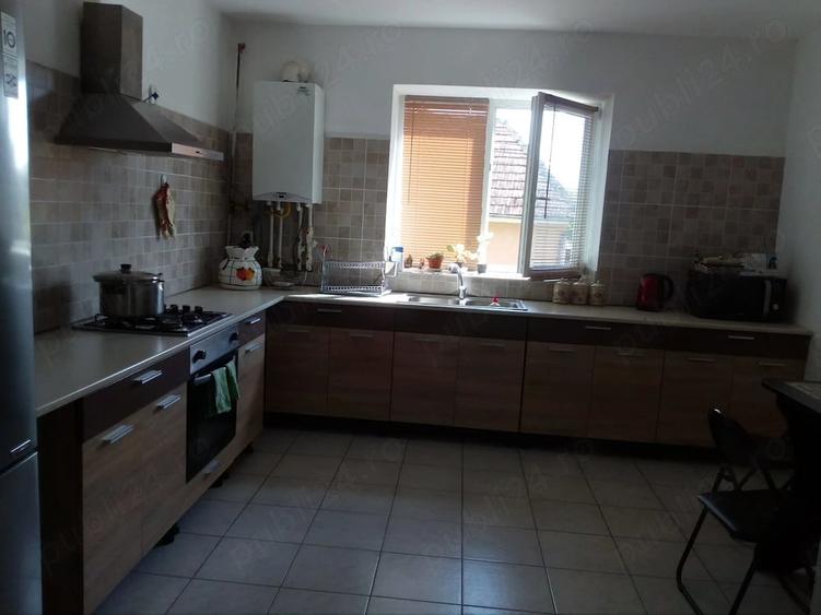 Casă cu 3 camere cu Teren 4400 Mp în Sânger