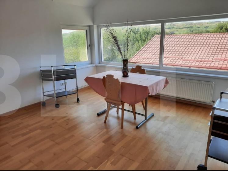 Casă individuală cu 5 camere cu Teren 1028 Mp în Exterior Nord