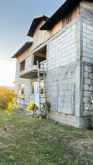 Casă cu 5 camere cu Teren 954 Mp în Central