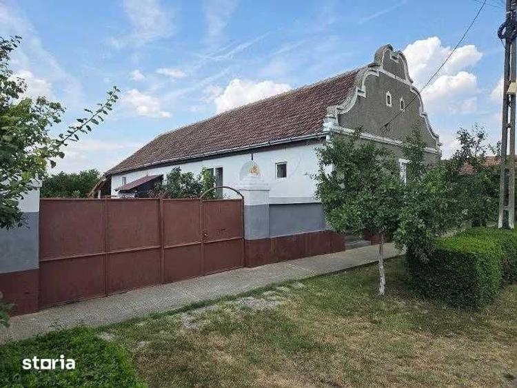 Casă cu 2 camere cu Teren 75 Mp în Uivar