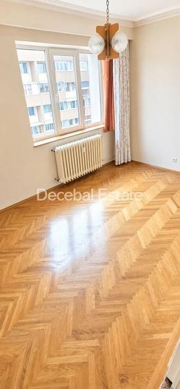 Apartament cu 3 camere semidecomandat în Baba Novac