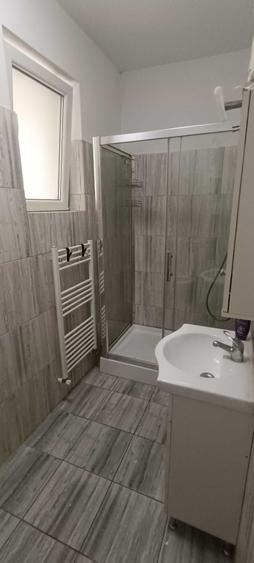 Apartament cu 2 camere semidecomandat în Berceni
