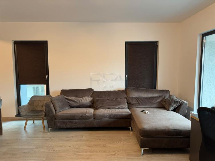 Apartament cu 3 camere decomandat, mobilat în Vitan