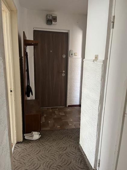 Apartament cu 3 camere semidecomandat în Sârbi