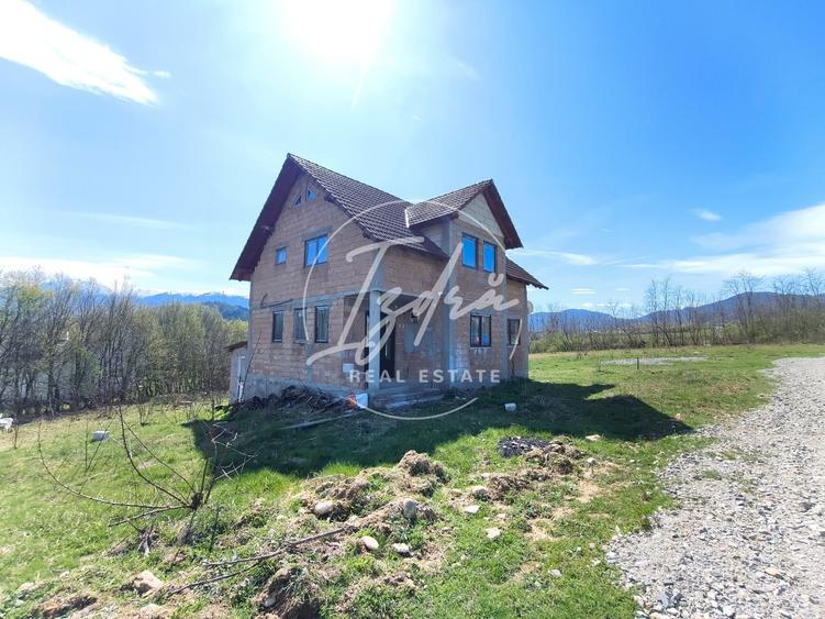 Casă individuală cu 5 camere cu Canalizare în Tălmaciu