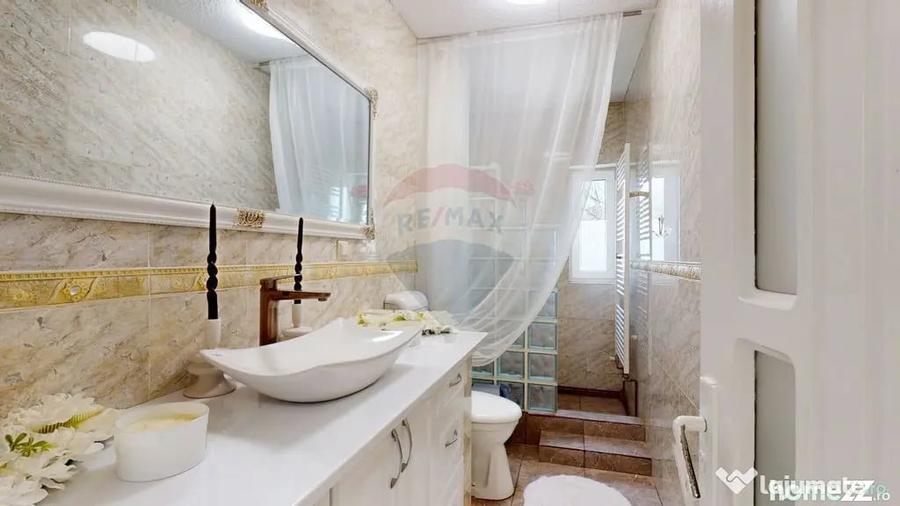 Casă cu 7 camere cu Teren 1075 Mp în Cristian