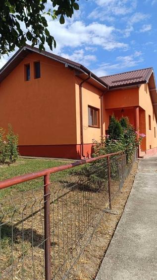 Casă cu 3 camere în Izvor