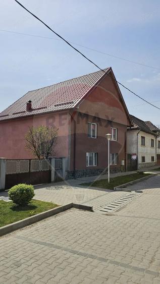 Casă cu 5 camere cu Teren 1375 Mp în Dârlos