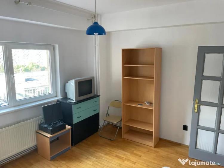 Apartament cu 4 camere decomandat în Central