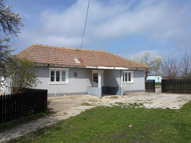 Casă cu 3 camere în General Scărișoreanu