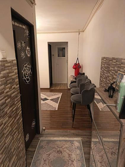 Apartament cu 3 camere semidecomandat în Ferentari