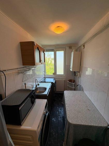 Apartament cu 3 camere semidecomandat în Micro 19