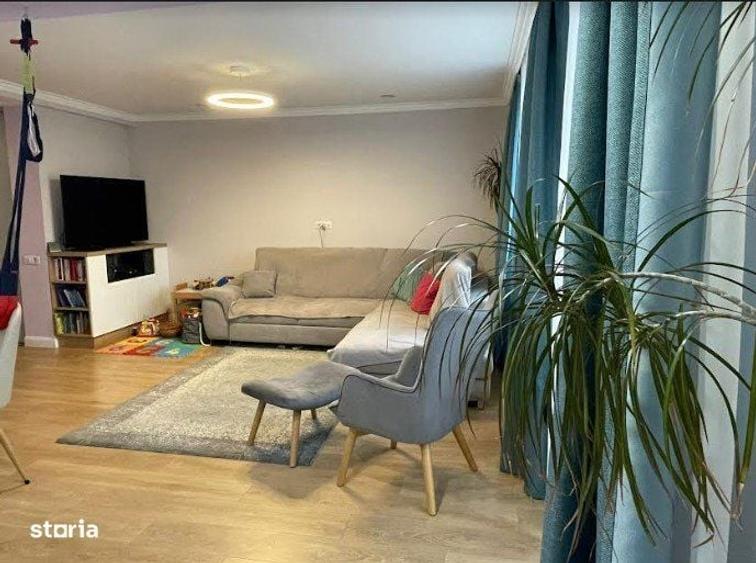 Apartament cu 4 camere decomandat în Florești