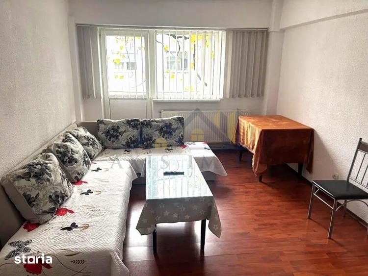 Apartament cu 3 camere semidecomandat, mobilat în Micro 3