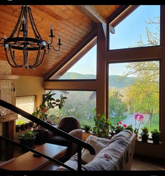 Casă cu 3 camere cu Teren 2500 Mp în Pruni