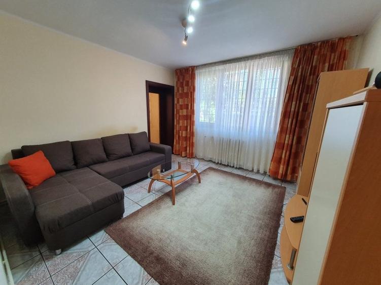 Apartament cu 2 camere decomandat, mobilat în Central