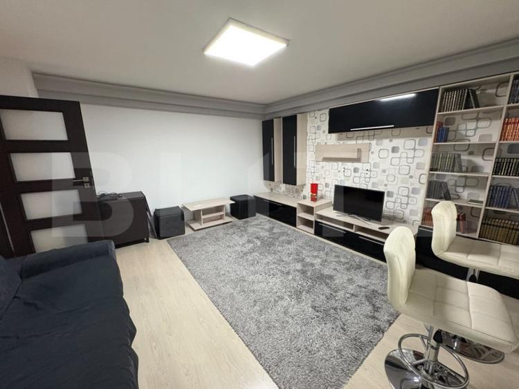 Apartament cu 3 camere decomandat în Lunei