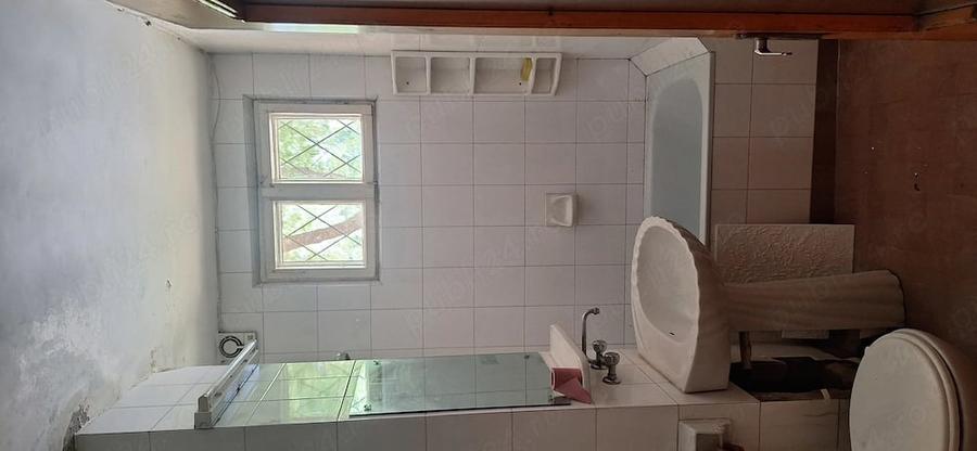 Apartament cu 3 camere decomandat în Exterior Vest