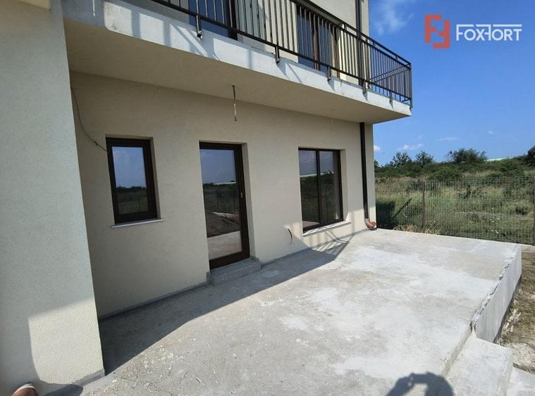 Casă cu 5 camere cu Canalizare în Plopi