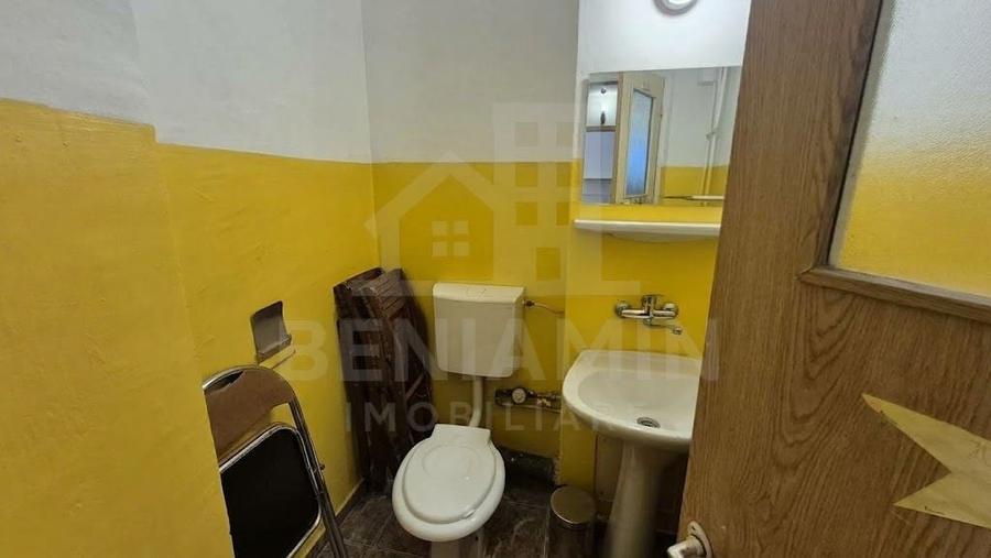 Apartament cu 3 camere decomandat în Calea București