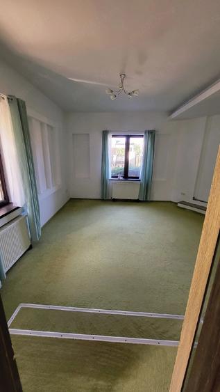 Casă cu 6 camere cu Teren 580 Mp în Dumbrăvița